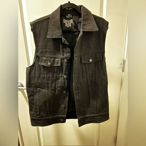 Black vest denim